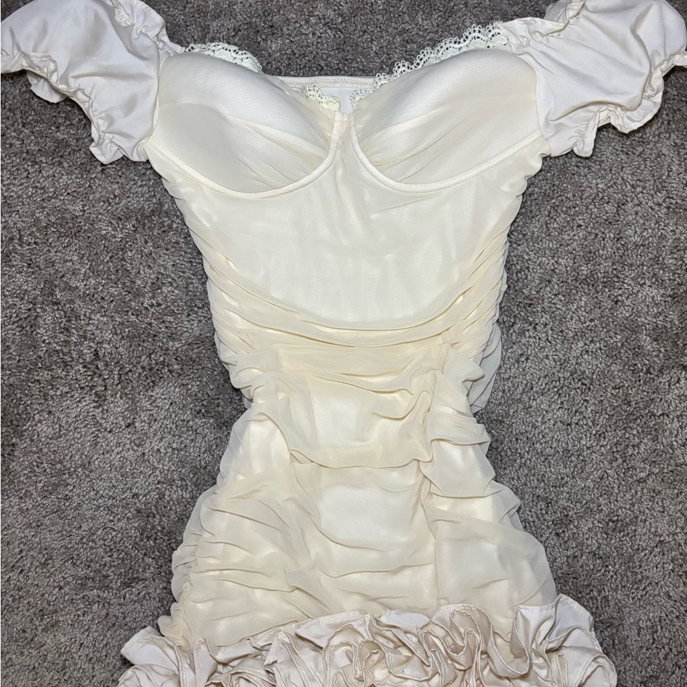 Elegant Cream Side Ruched Ruffled Dress